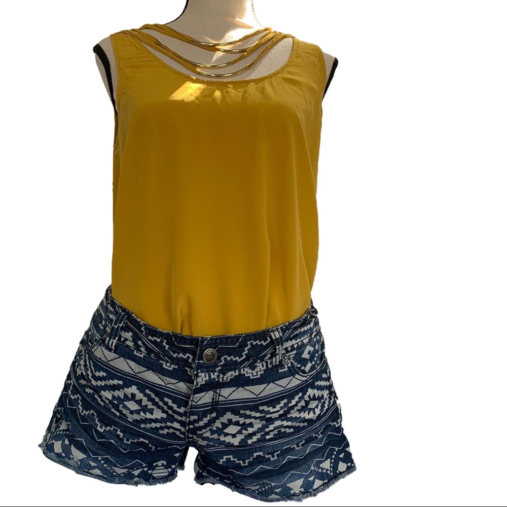 BCBGMAXAZRIA Gold Accent Blouse & Denim Short - Picture 2 of 12